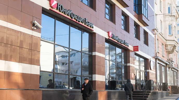 Китай развернул платежи на восток