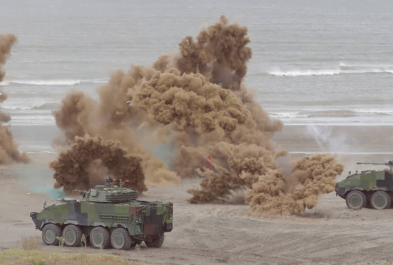 Военные Тайваня во время ежегодных учений