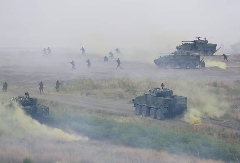 Военные Тайваня во время учений