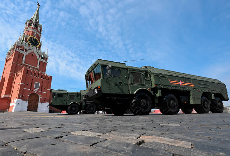 Баллистическая ракета «Искандер-М» во время генеральной репетиции военного парада на Красной площади (май 2022 года) 