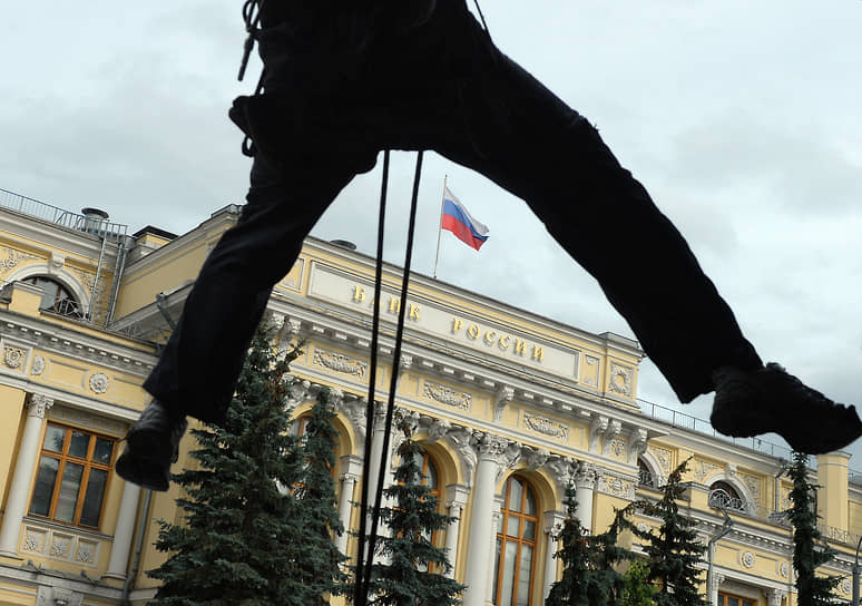 Ради снижения волатильности рубля ЦБ подвесил вопрос о будущем бюджетного правила 