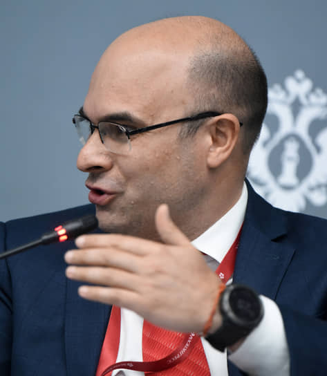 Зампред ЦБ Алексей Заботкин считает, что от четырехпроцентной цели ЦБ по инфляции просто не нужно отвлекаться