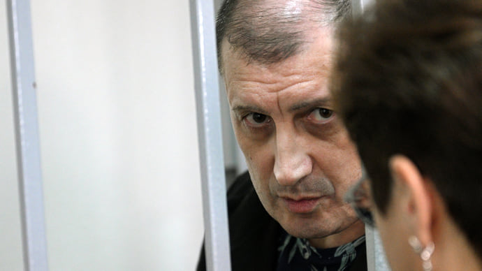 Дорогу к свободе проложил показаниями и трупами