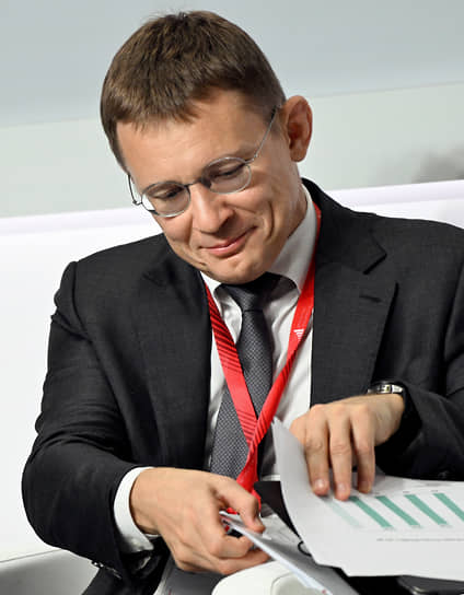 Для смягчения последствий приостановки налоговых соглашений Минфин заготовил предложения о возвращении ряда действовавших норм (на фото — заместитель главы ведомства Алексей Сазанов)