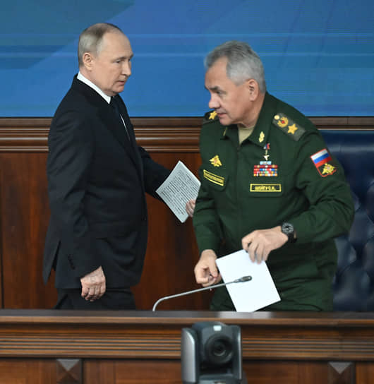 Владимир Путин и Сергей Шойгу обменялись докладами 