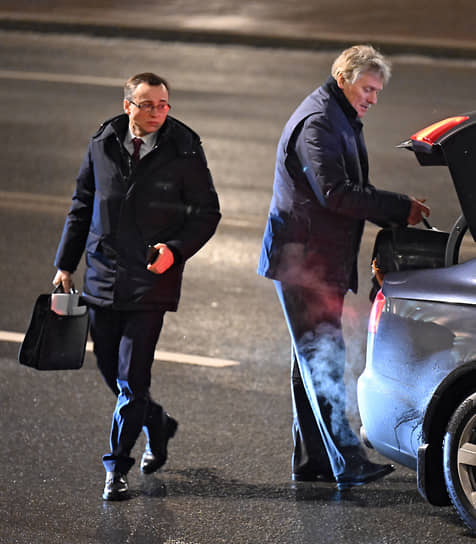 Глава протокола Владислав Китаев и пресс-секретарь президента Дмитрий Песков привыкли обходиться без посторонней помощи