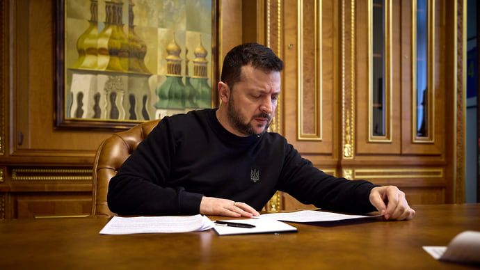 Президент Украины вышел из привычного окружения