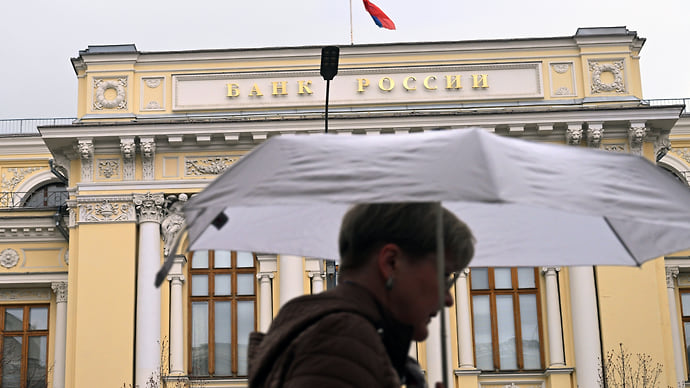 ЦБ всматривается в переводы
