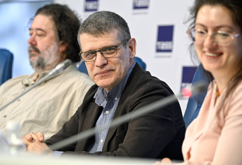 Председателя жюри «Большой книги» Дмитрия Бака (в центре) порадовал выбор экспертов 
