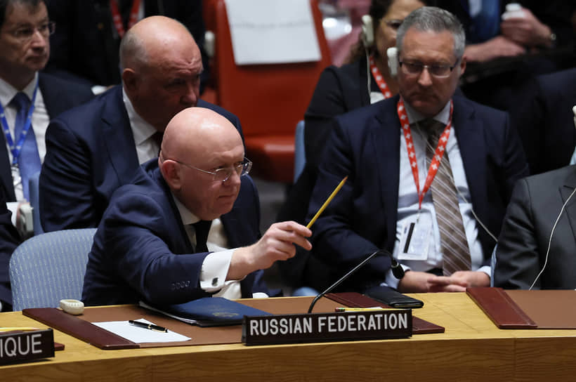 Постпред РФ при ООН Василий Небензя рассчитывает на то, что в отличие от американо-японского документа российский проект резолюции о недопущении милитаризации космоса встретит в Совбезе понимание и полную поддержку 