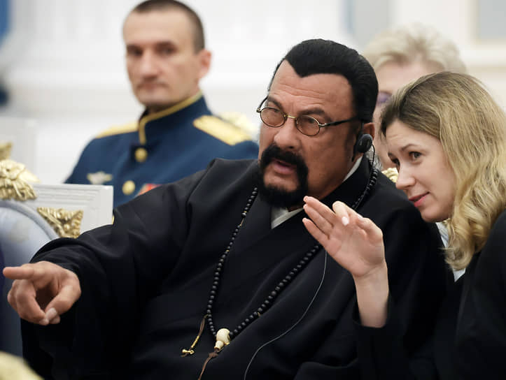 Стивен Фредерик Сигал все понимал с полуслова переводчицы 