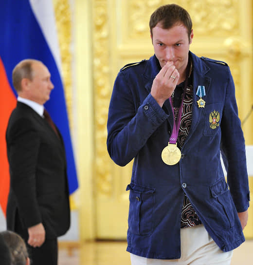 2012 год. Президент России Владимир Путин и член олимпийской сборной России по волейболу Тарас Хтей 