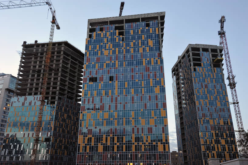 Строительство жилого комплекса Sky House на Мытной улице в Москве (2011 год)