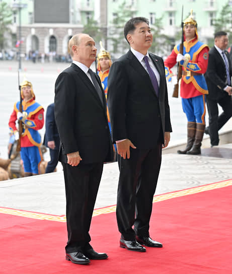 Встреча, которую устроили Владимиру Путину в Монголии, была одновременно торжественной и по-домашнему теплой