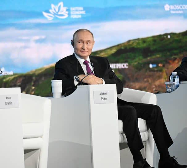 Владимир Путин на пленарной сессии старался ни с кем не спорить понапрасну 