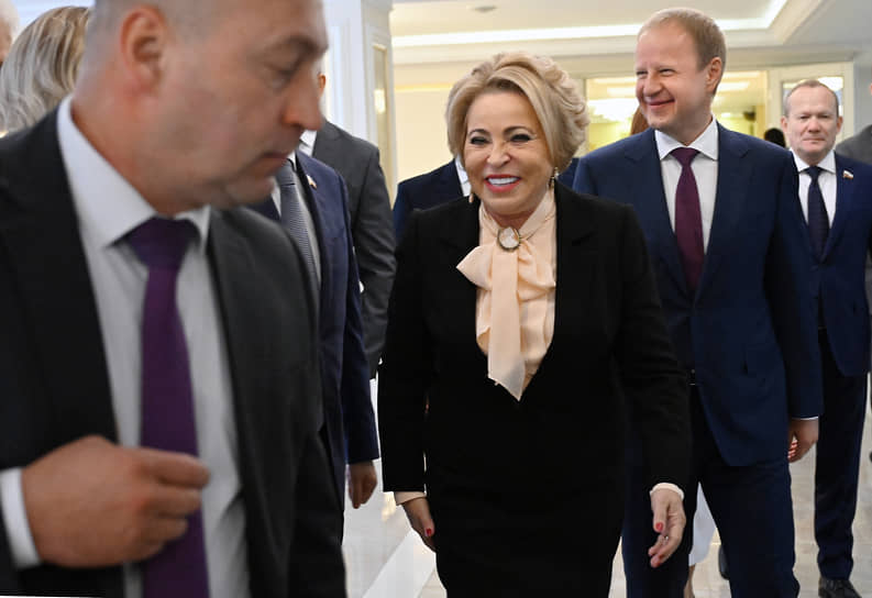 75-летняя Валентина Матвиенко привычно взяла в свои руки руководство верхней палатой Федерального собрания