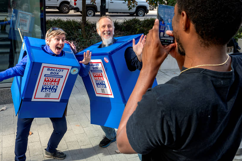 Участники акции, призывающие избирателей голосовать (get-out-the-vote)