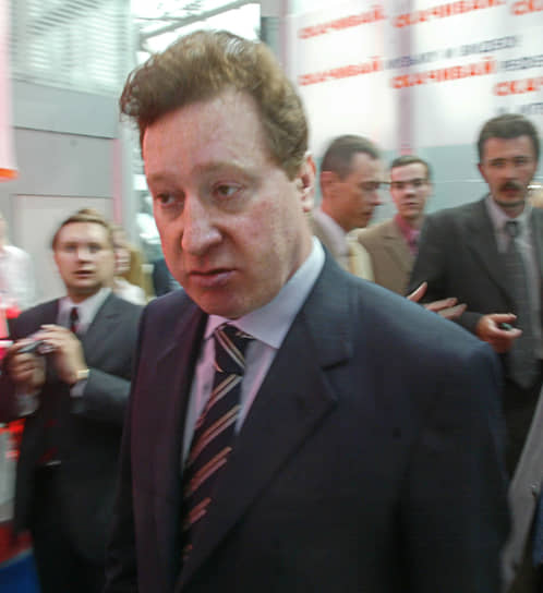 Зампред совета директоров ОАО РТИ Евгений Новицкий просил выпустить его из дома, сообщив что недавно перенес операцию на сердце