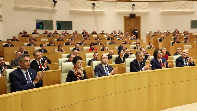 В парламенте Грузии все теперь однообразно
