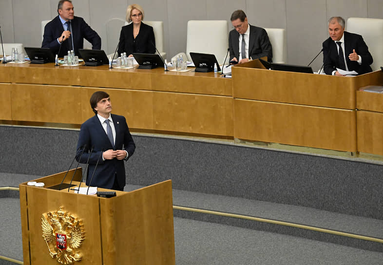 Министр просвещения Сергей Кравцов хвалил средний уровень профобразования, но был не против восстановления начального 