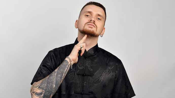 Эксклюзив ударил в спину