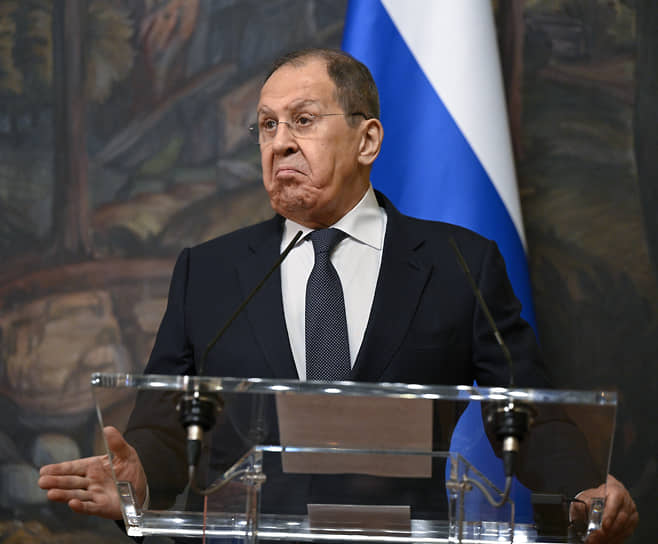 Глава МИД РФ Сергей Лавров заявил, что реализация зерновой сделки зависит исключительно от Вашингтона, который может приказать «Зеленскому и его команде делать так и не иначе» 