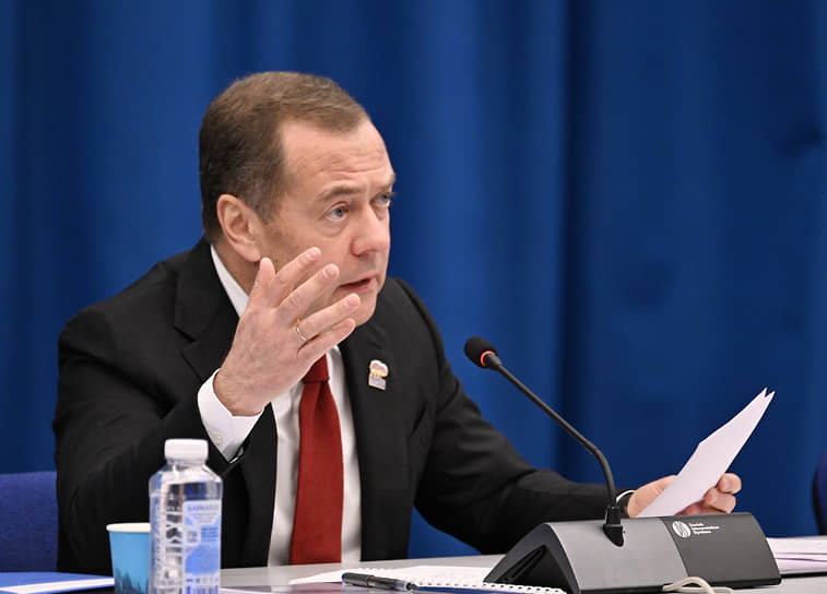 Заместитель председателя Совета безопасности РФ Дмитрий Медведев 