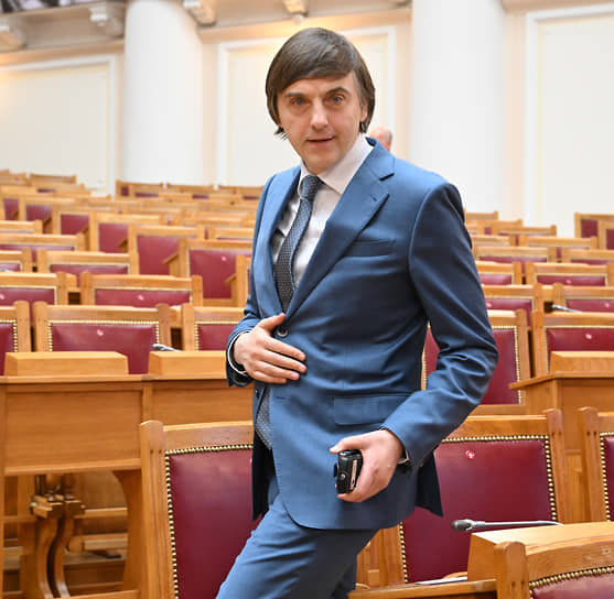 Министр просвещения Сергей Кравцов не сдает позиций 