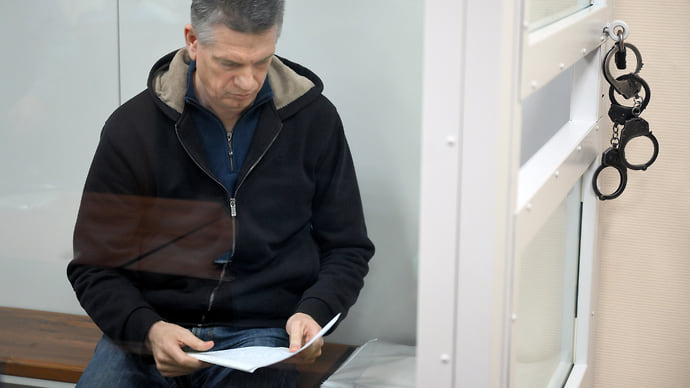 За папу-генерала расплачиваются дочки