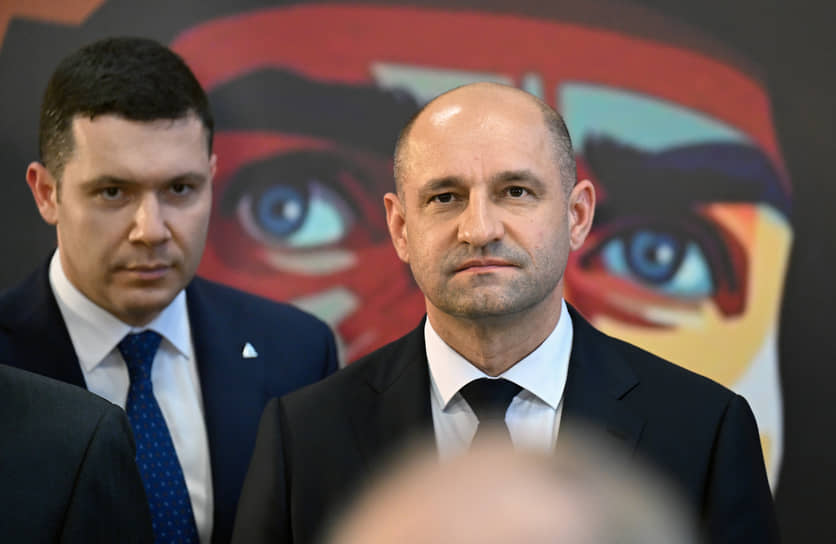 Министр промышленности и торговли Антон Алиханов и полпред президента Артем Жога следили за происходящим в шесть глаз