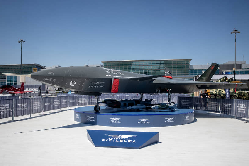 Реактивный БПЛА Bayraktar Kizilelma компании Baykar Makina на военной выставке IDEF 2025 в Стамбуле