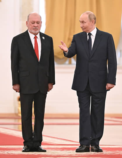 В ходе встречи с верховным правителем Малайзии султаном Ибрагимом президент РФ Владимир Путин выразил надежду, что монарху «доставит удовольствие знакомство с Москвой, которая, безусловно, является одним из наиболее быстро развивающихся и ярких мегаполисов мира»
