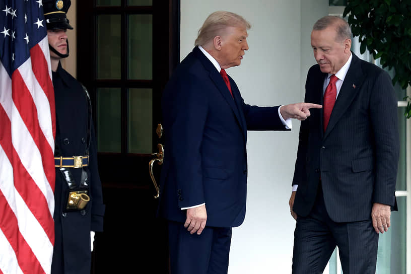 Как указал Дональд Трамп, вернуть Турцию в программу F-35 — не вопрос, но для этого Анкара должна «сделать что-то» для США (на фото — с президентом Турции Реджепом Тайипом Эрдоганом) 
