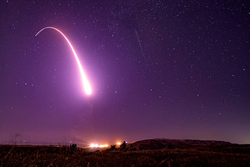 Испытательный запуск межконтинентальной баллистической ракеты Minuteman 3 с авиабазы Ванденберг, штат Калифорния, 2 октября 2019 года
