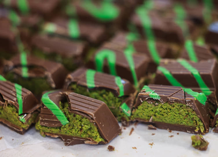 Дубайский шоколад на одном из стендов Международной ярмарки сладостей (International Sweets and Biscuits Fair) (2025 год)