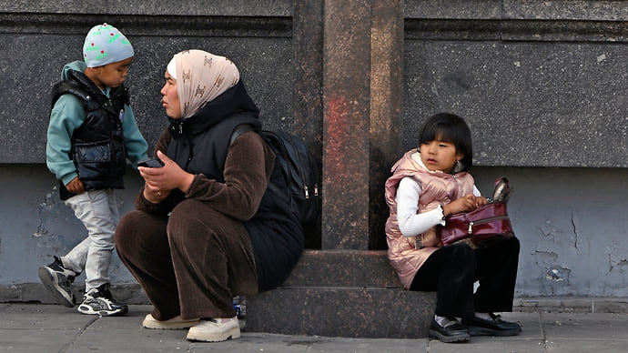 Дети мигрантов в списках не значатся