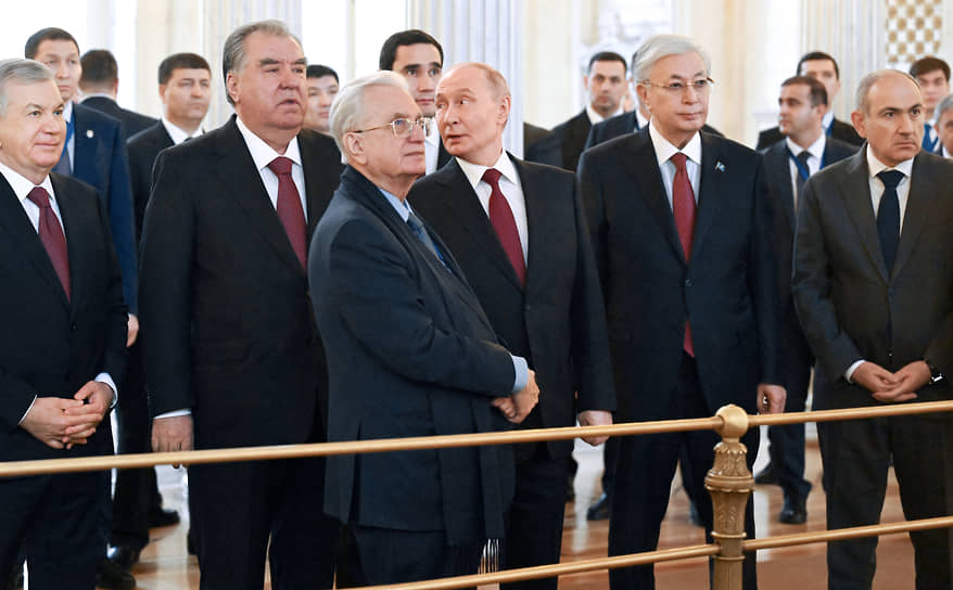 В Эрмитаже на лидеров СНГ свалилась лавина информации от Владимира Путина 