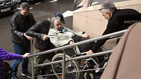 С больным сидеть и день и ночь // Система долговременного ухода за пожилыми присматривается к зарплате граждан