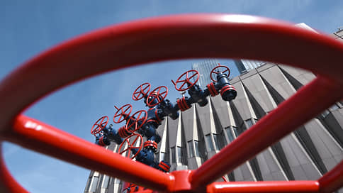 Труба подкачала // Прокачка нефти на НПЗ в 2025 году упала до минимума с 2010 года