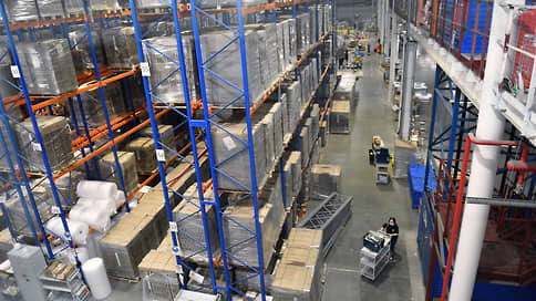 Со склада прочь // Сроки передачи таможней в казну «брошенных» грузов сократят ради их эффективной реализации