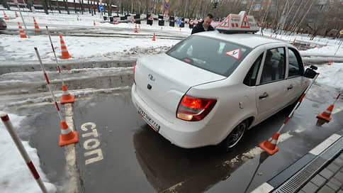 Автошколы просят руля // Участники рынка говорят о критической ситуации с подготовкой водителей