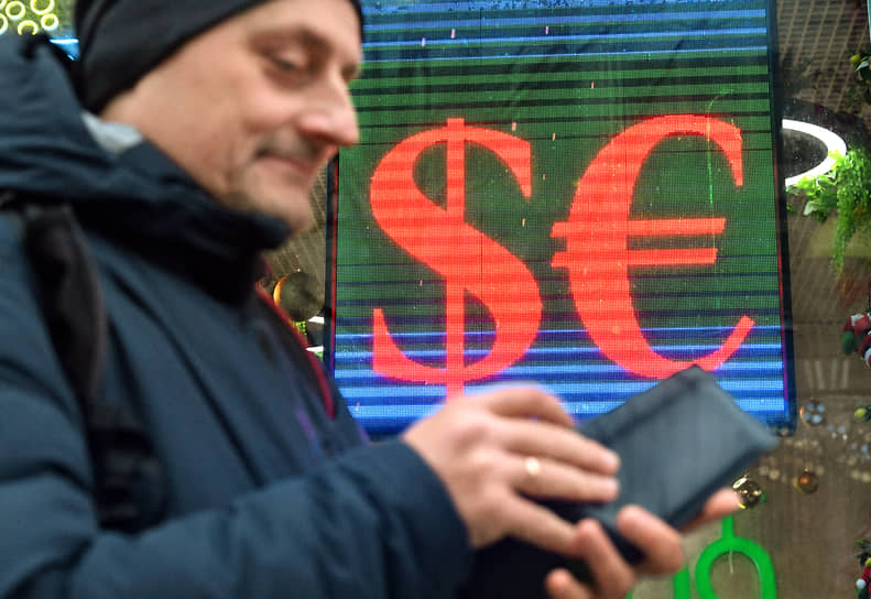 ЦБ пустил валюту в расход