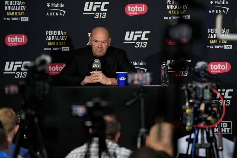 По словам главы UFC Дейны Уайта (на фото), он отменил бой между Майклом Джонсоном и Александром Эрнандесом, потому что не хотел «снова вляпаться в дерьмо»