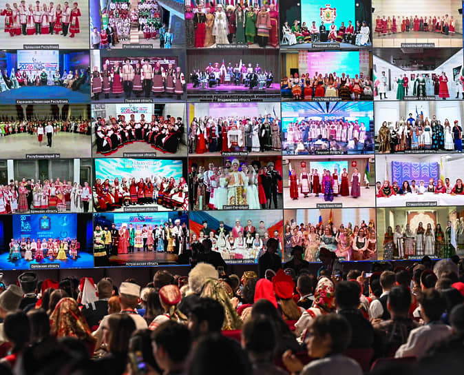 Народ демонстрировал единство