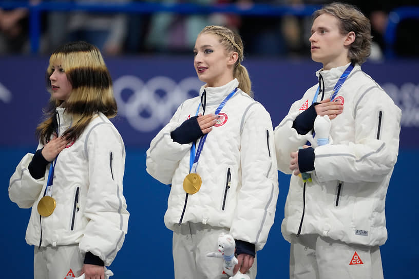 Фигуристы сборной США Алиса Лью (слева), Эмбер Гленн и Илья Малинин