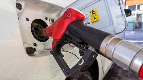 Покупатели поставили спрос ребром // Продажи бензина на бирже снизились после снятия запрета на экспорт