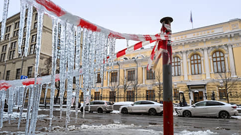 Рынку скинули полпроцента // Инвесторы с осторожностью восприняли снижение ключевой ставки ЦБ