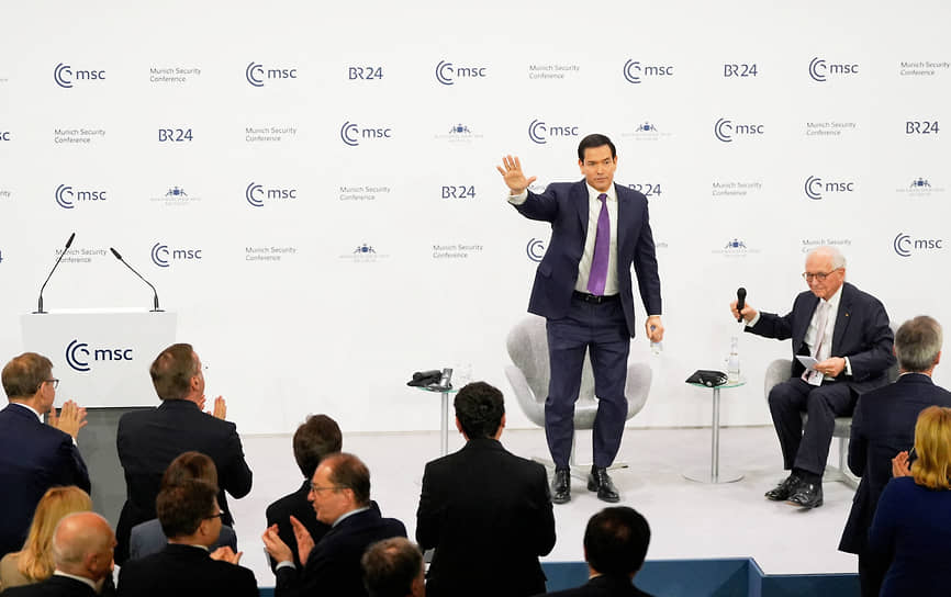 Выступая на Мюнхенской конференции, госсекретарь Марко Рубио (на фото) предъявил Европе все те же претензии, что и в прошлом году вице-президент США Джей Ди Вэнс, но сдобрил их настолько приятными словами относительно единства Старого и Нового Света, что зал несколько раз взрывался аплодисментами