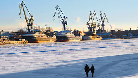 Экспорт провалился под лед // Грузоперевозки из Балтики оказались на грани остановки