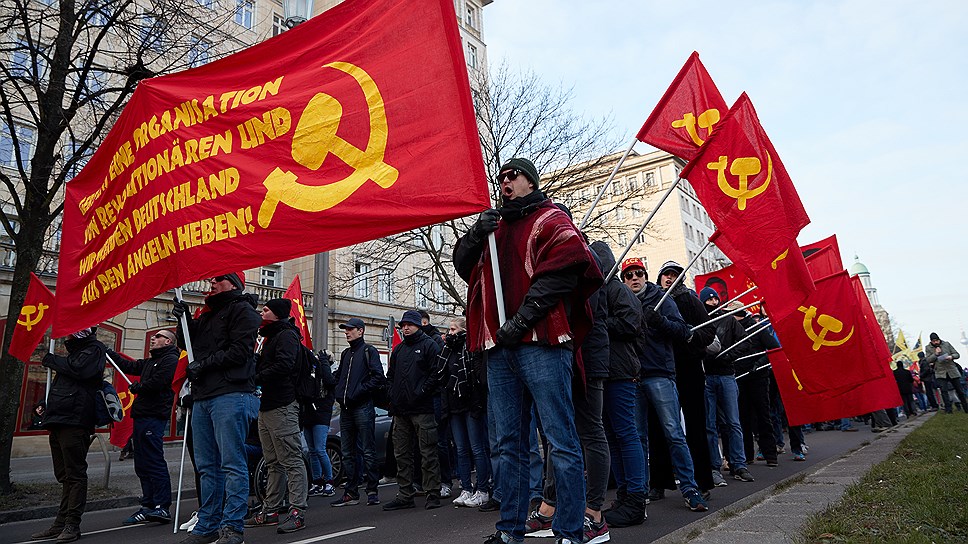 С гвоздикой наперевес